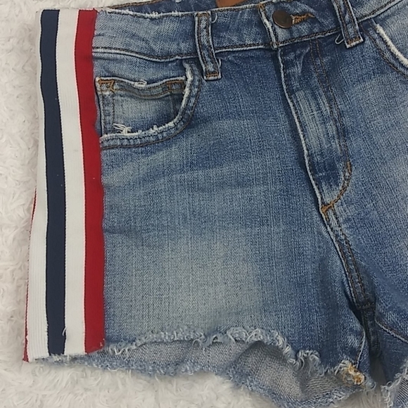Joe's Blue Medium Wash Faded Distressed Five Pocket Mid Rise Raw Hem Jean Short - Picture 2 of 14